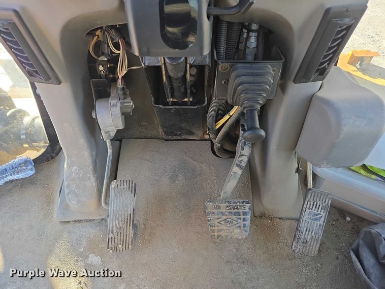 image for item EV4376 2010 Terra Gator 8204 sprayer