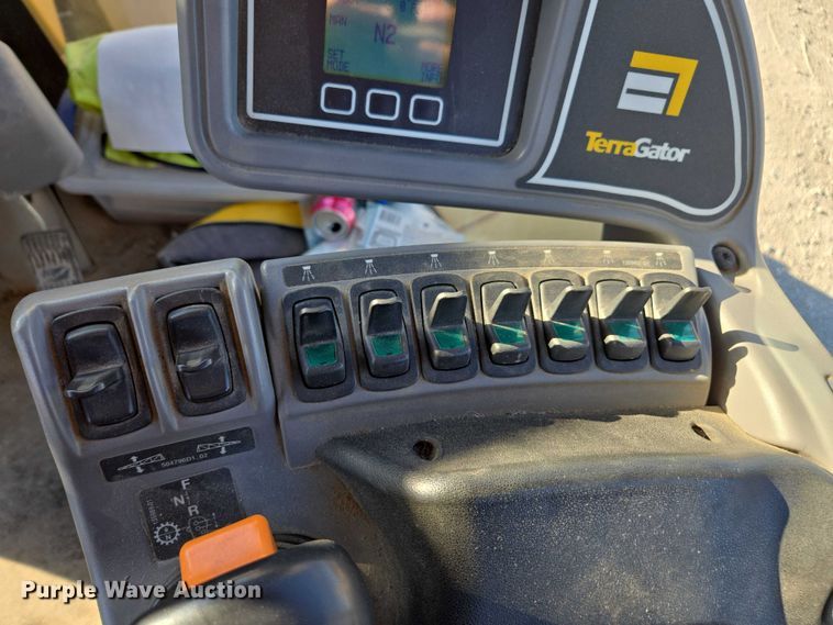 image for item EV4376 2010 Terra Gator 8204 sprayer