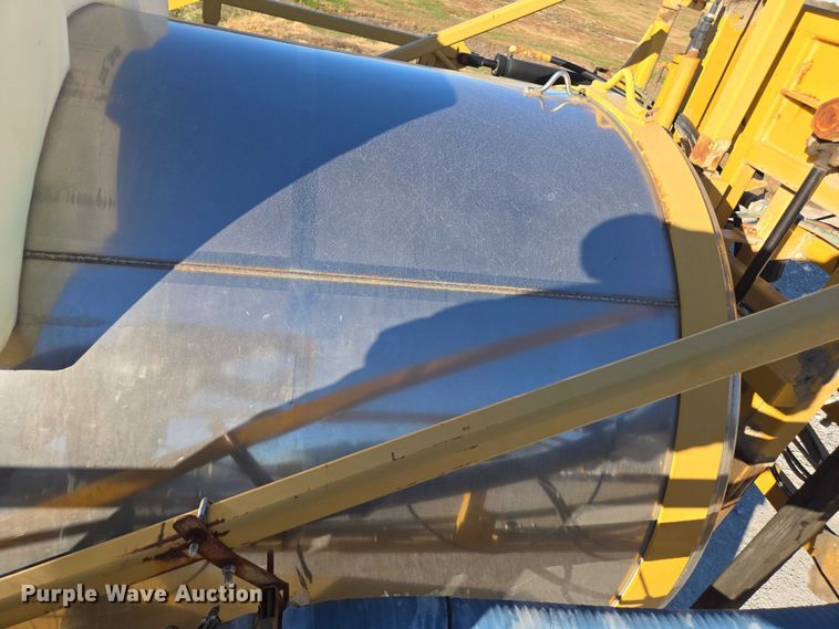 image for item EV4376 2010 Terra Gator 8204 sprayer