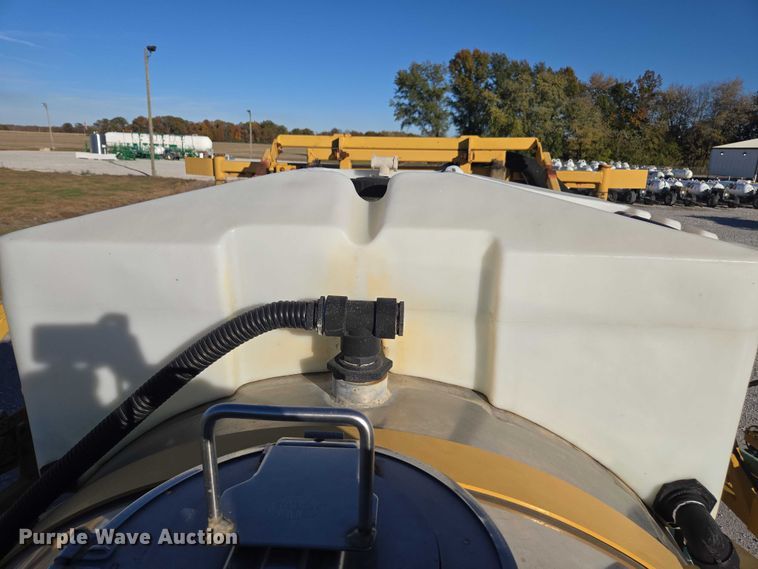 image for item EV4376 2010 Terra Gator 8204 sprayer