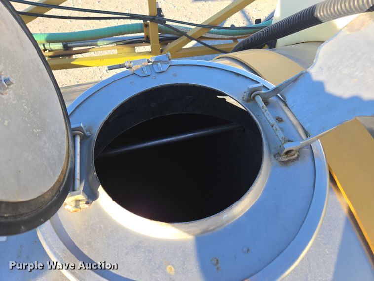 image for item EV4376 2010 Terra Gator 8204 sprayer