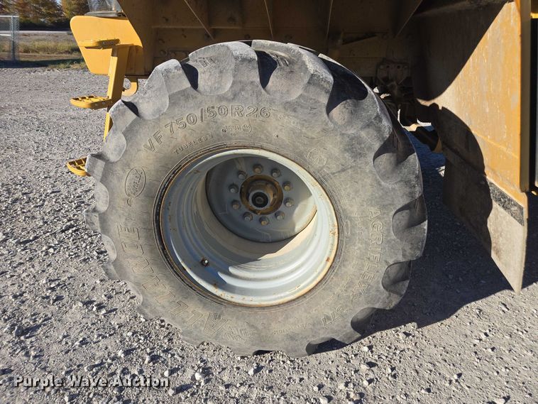 image for item EV4376 2010 Terra Gator 8204 sprayer