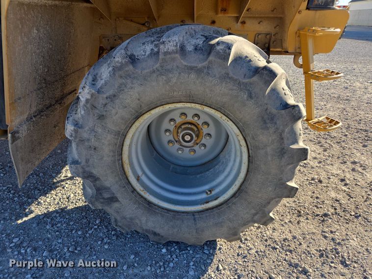 image for item EV4376 2010 Terra Gator 8204 sprayer