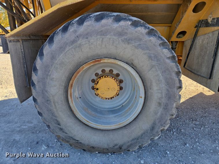 image for item EV4376 2010 Terra Gator 8204 sprayer