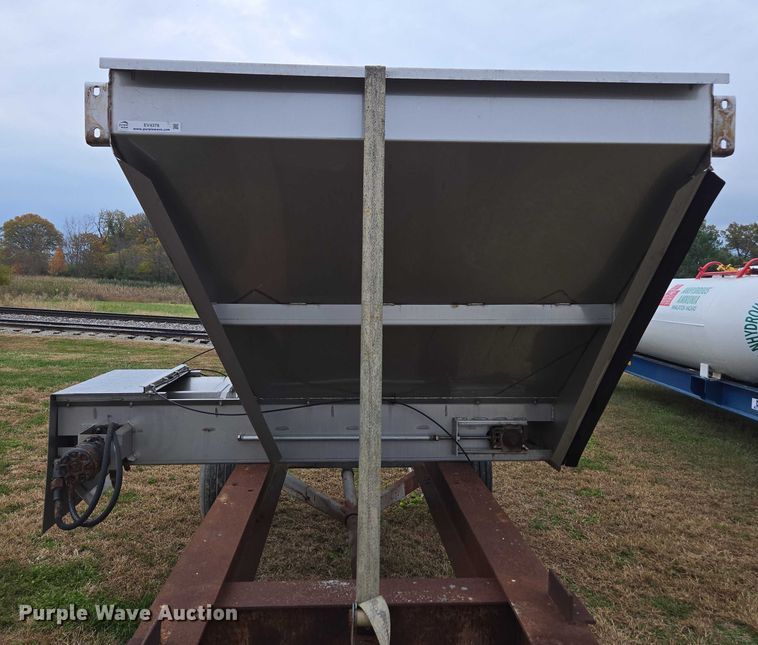 image for item EV4378 New Leader MultApplier-5 spreader bed hopper