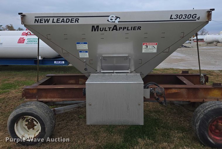 image for item EV4378 New Leader MultApplier-5 spreader bed hopper