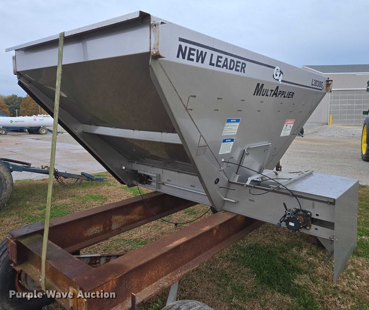 image for item EV4378 New Leader MultApplier-5 spreader bed hopper