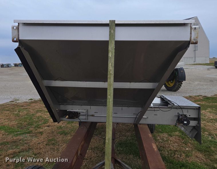 image for item EV4378 New Leader MultApplier-5 spreader bed hopper