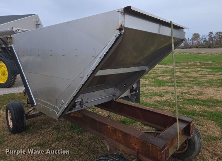 image for item EV4378 New Leader MultApplier-5 spreader bed hopper