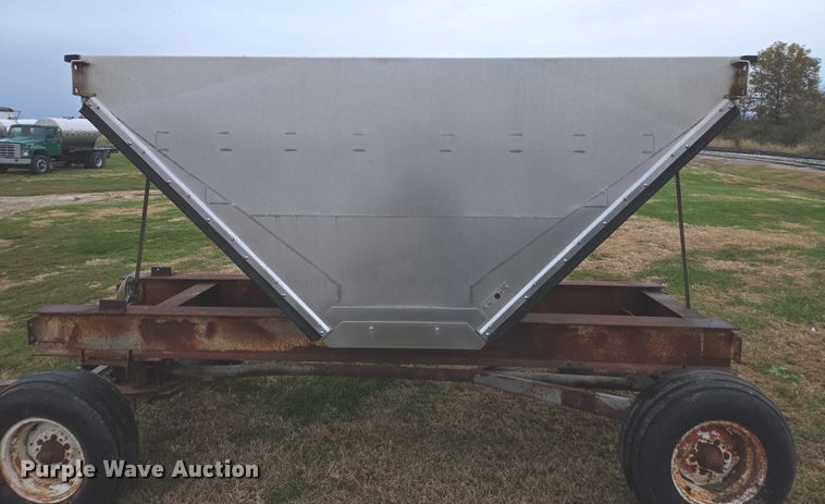 image for item EV4378 New Leader MultApplier-5 spreader bed hopper