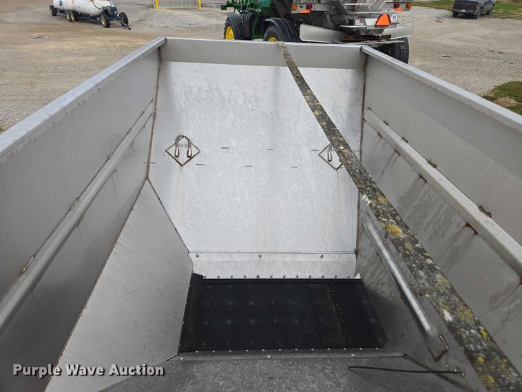 image for item EV4378 New Leader MultApplier-5 spreader bed hopper