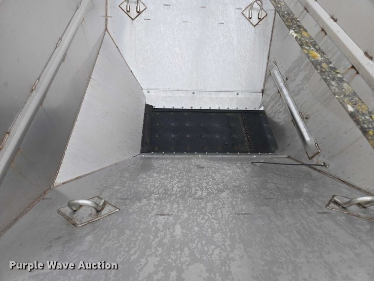 image for item EV4378 New Leader MultApplier-5 spreader bed hopper