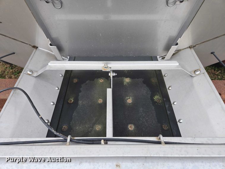 image for item EV4378 New Leader MultApplier-5 spreader bed hopper