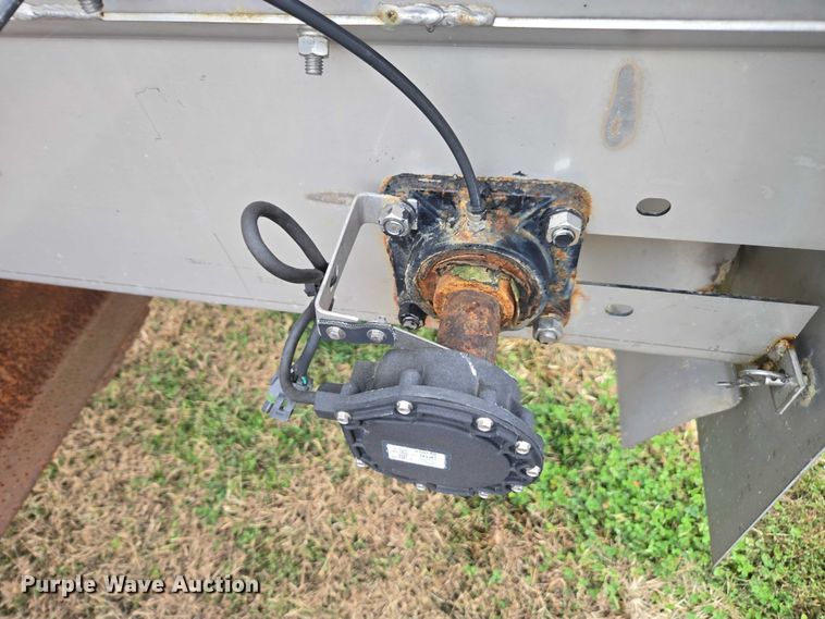 image for item EV4378 New Leader MultApplier-5 spreader bed hopper