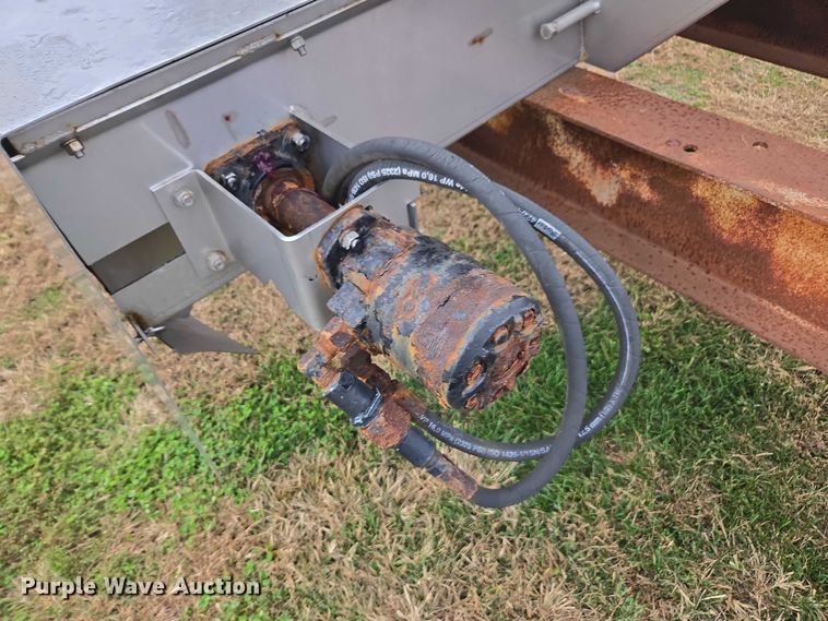 image for item EV4378 New Leader MultApplier-5 spreader bed hopper