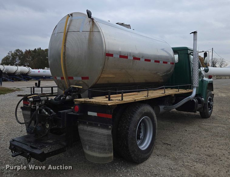 image for item EV4380 1986 International 1954 tank truck