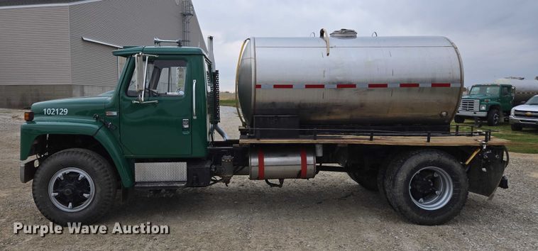 image for item EV4380 1986 International 1954 tank truck