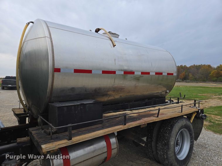 image for item EV4380 1986 International 1954 tank truck