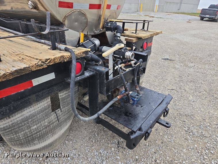 image for item EV4380 1986 International 1954 tank truck