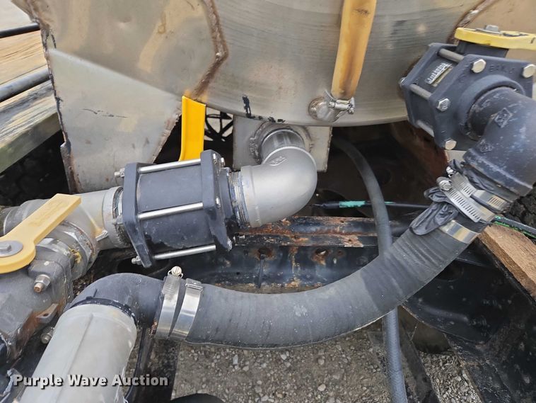 image for item EV4380 1986 International 1954 tank truck