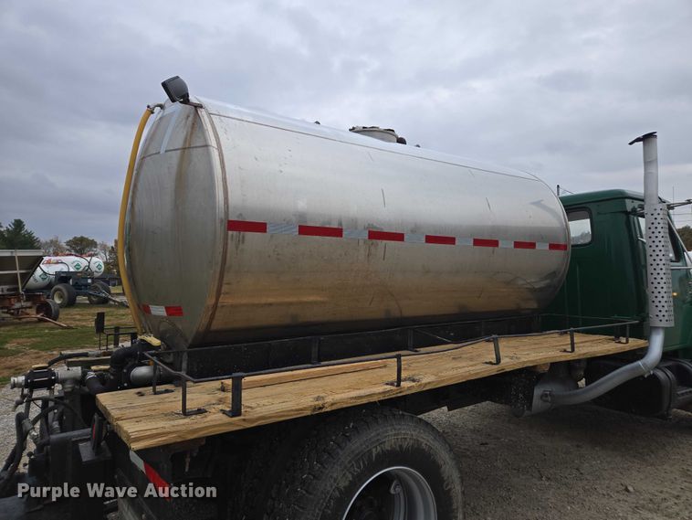 image for item EV4380 1986 International 1954 tank truck