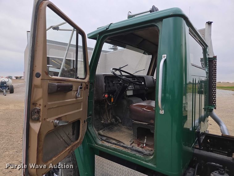 image for item EV4380 1986 International 1954 tank truck