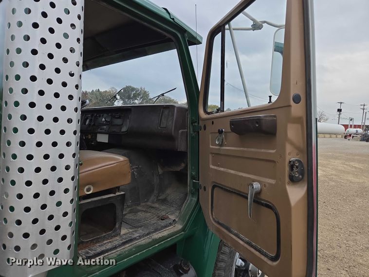 image for item EV4380 1986 International 1954 tank truck