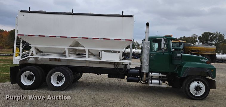 image for item EV4381 1997 Mack RD690S fertilizer delivery truck