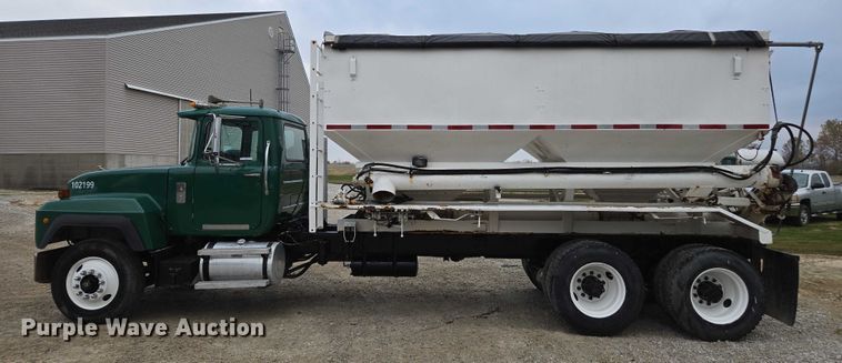 image for item EV4381 1997 Mack RD690S fertilizer delivery truck