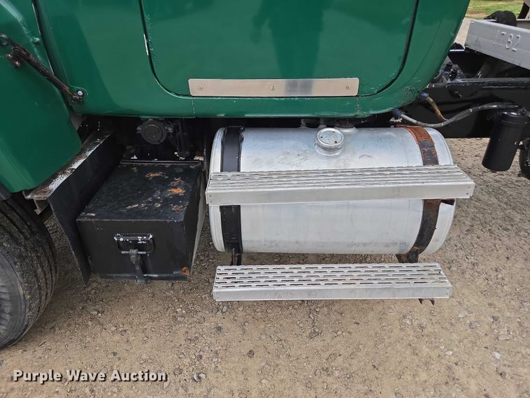 image for item EV4381 1997 Mack RD690S fertilizer delivery truck