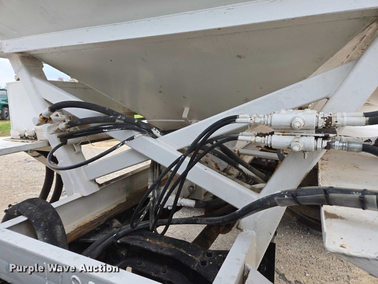 image for item EV4381 1997 Mack RD690S fertilizer delivery truck