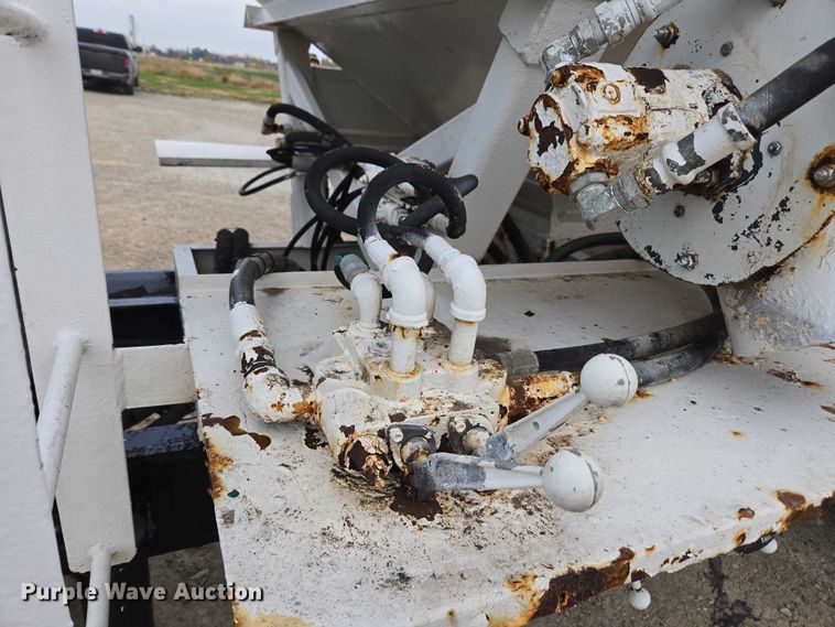 image for item EV4381 1997 Mack RD690S fertilizer delivery truck