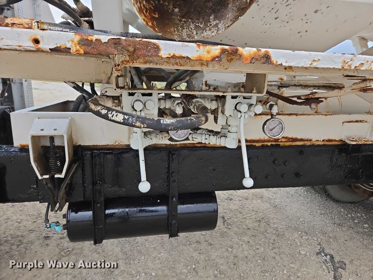 image for item EV4381 1997 Mack RD690S fertilizer delivery truck