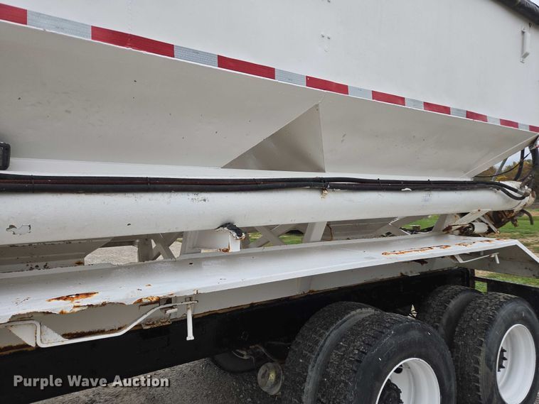 image for item EV4381 1997 Mack RD690S fertilizer delivery truck