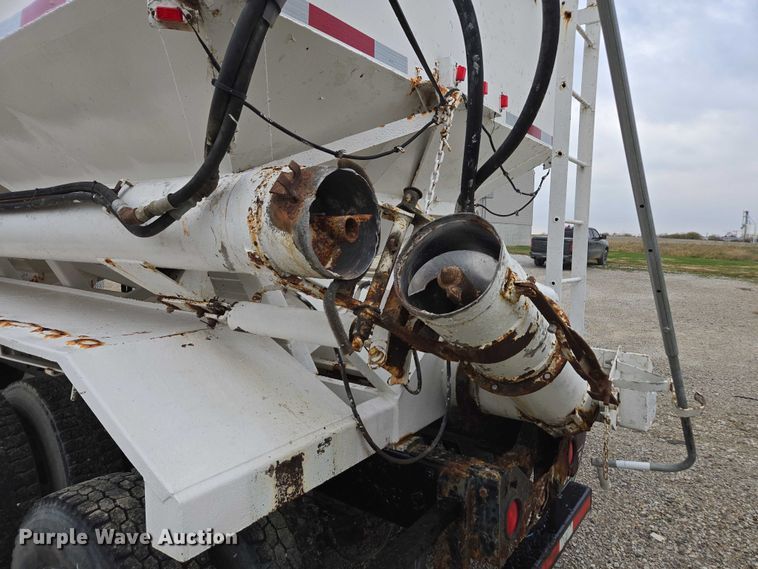 image for item EV4381 1997 Mack RD690S fertilizer delivery truck