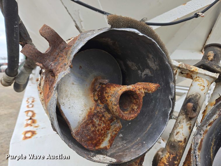 image for item EV4381 1997 Mack RD690S fertilizer delivery truck