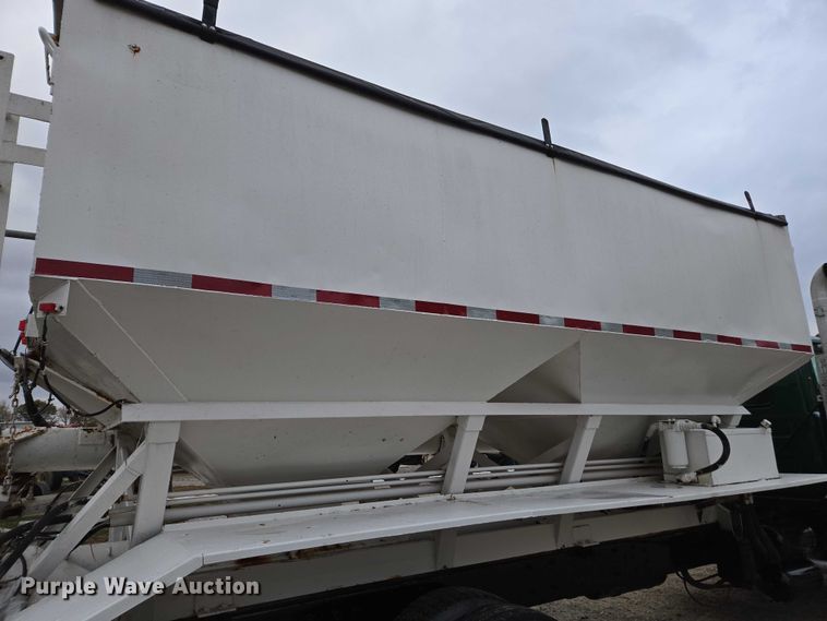 image for item EV4381 1997 Mack RD690S fertilizer delivery truck