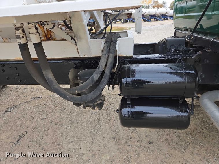 image for item EV4381 1997 Mack RD690S fertilizer delivery truck