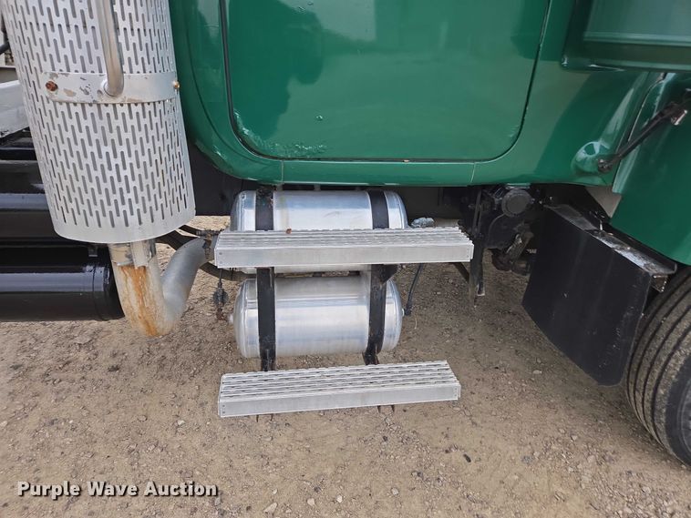 image for item EV4381 1997 Mack RD690S fertilizer delivery truck