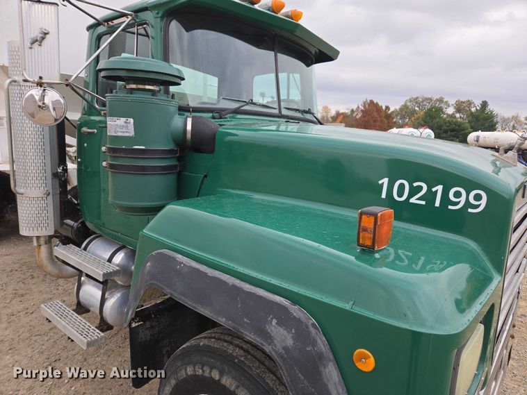 image for item EV4381 1997 Mack RD690S fertilizer delivery truck