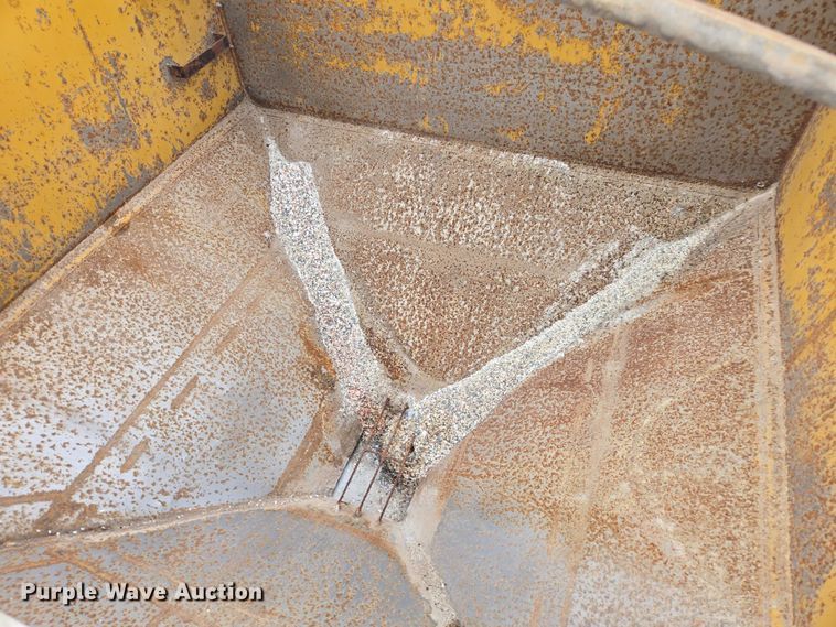 image for item EV4381 1997 Mack RD690S fertilizer delivery truck