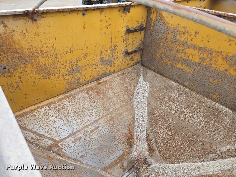 image for item EV4381 1997 Mack RD690S fertilizer delivery truck