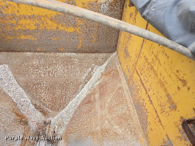 image for item EV4381 1997 Mack RD690S fertilizer delivery truck