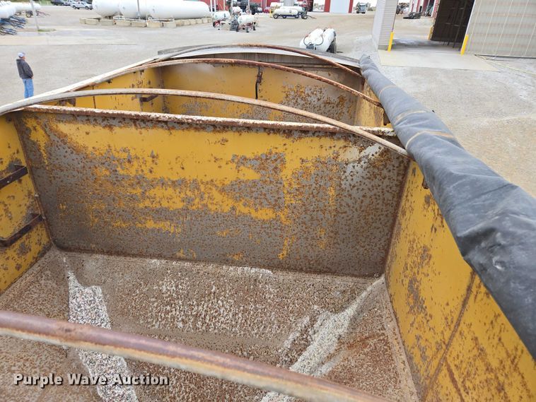 image for item EV4381 1997 Mack RD690S fertilizer delivery truck