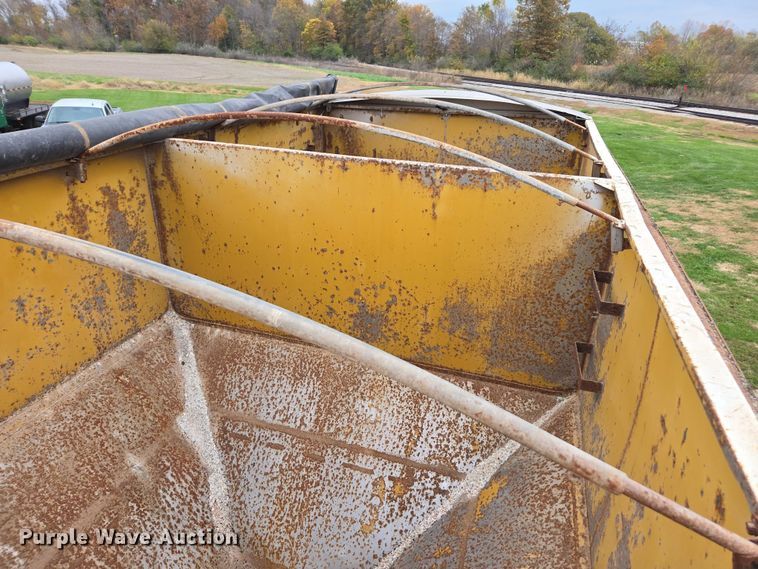 image for item EV4381 1997 Mack RD690S fertilizer delivery truck