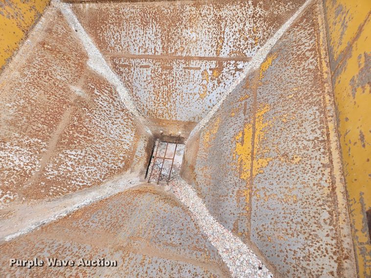 image for item EV4381 1997 Mack RD690S fertilizer delivery truck