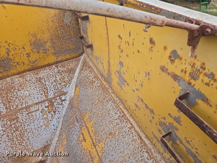 image for item EV4381 1997 Mack RD690S fertilizer delivery truck