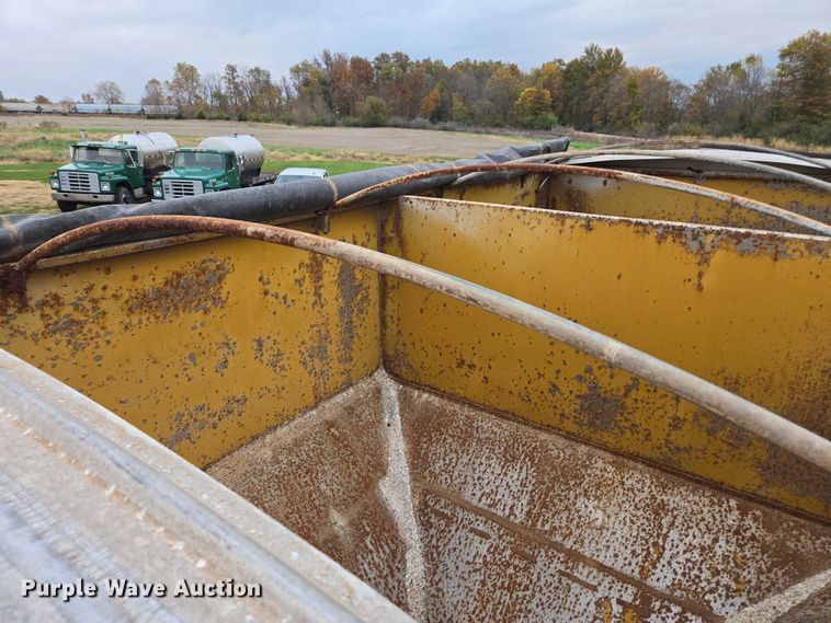 image for item EV4381 1997 Mack RD690S fertilizer delivery truck