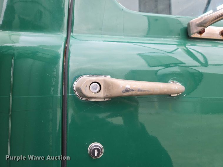 image for item EV4381 1997 Mack RD690S fertilizer delivery truck