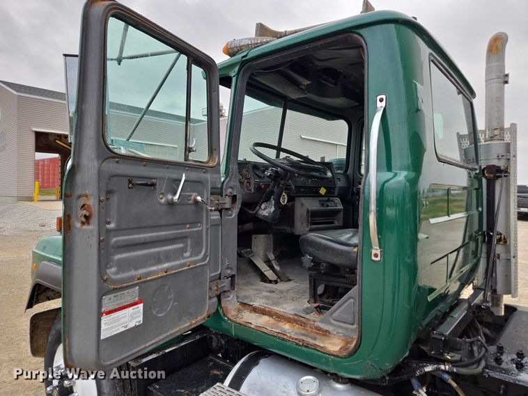 image for item EV4381 1997 Mack RD690S fertilizer delivery truck